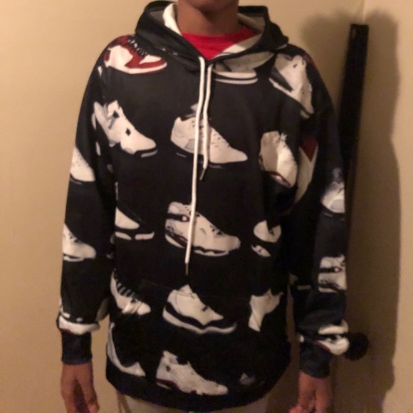 Sleek shoe print design hoody - Picture 3 of 4